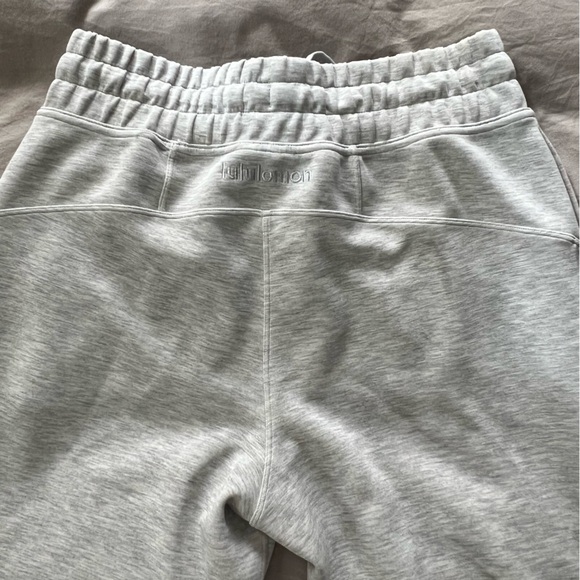 Lululemon cropped sweatpants - Picture 3 of 7